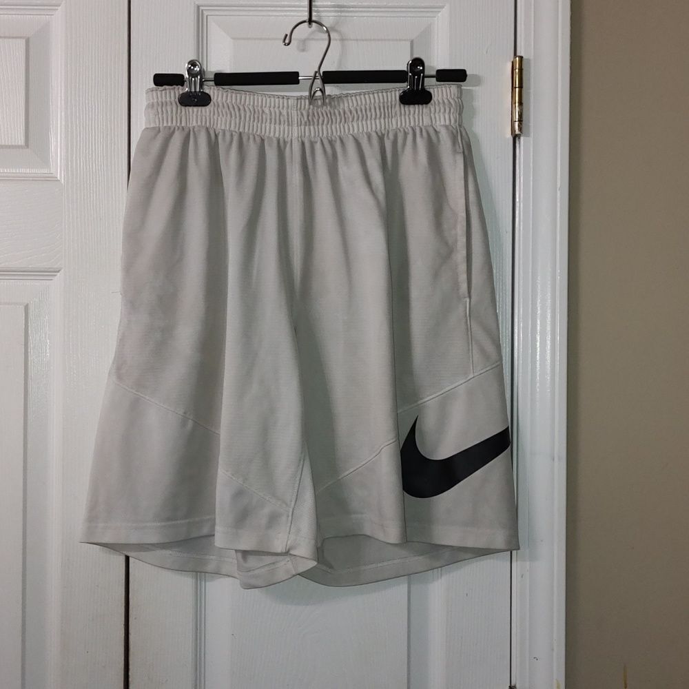 Nike pale gray basketball running shorts  Sz XL
